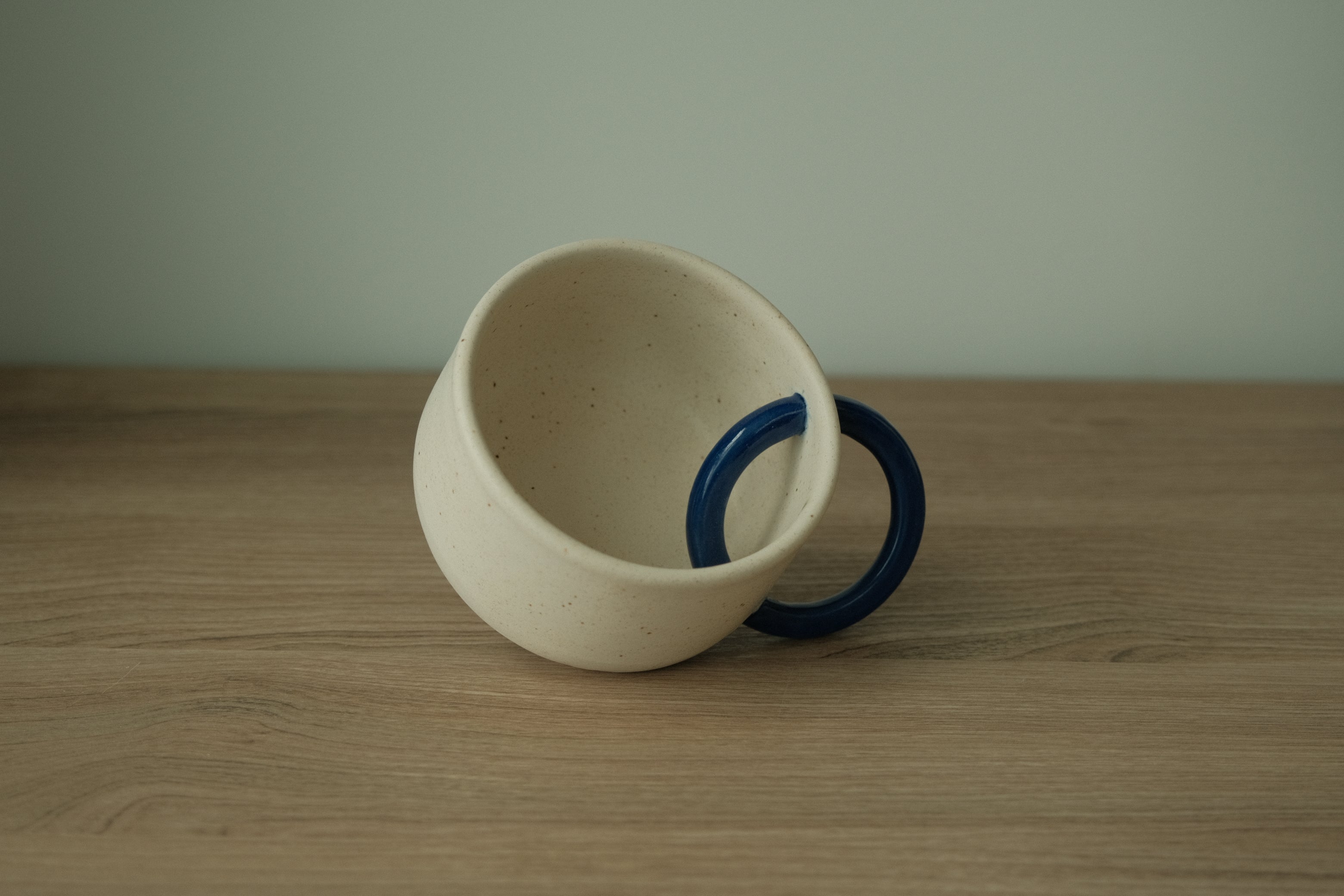 Navy Circle Handle coffee mug